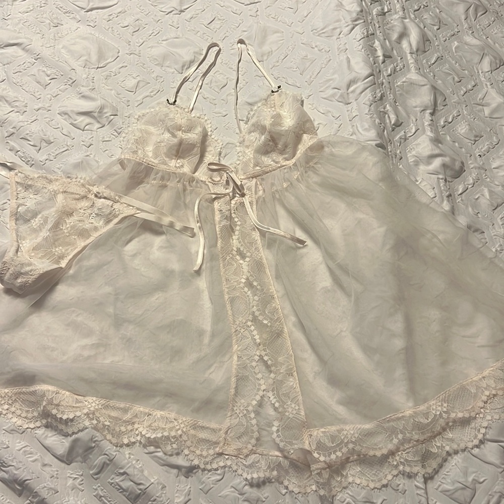 Sexy Victoria’s Secret pleated baby doll 
 with lace 🤍 ✨